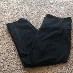 Black Old navy active high waist crops
